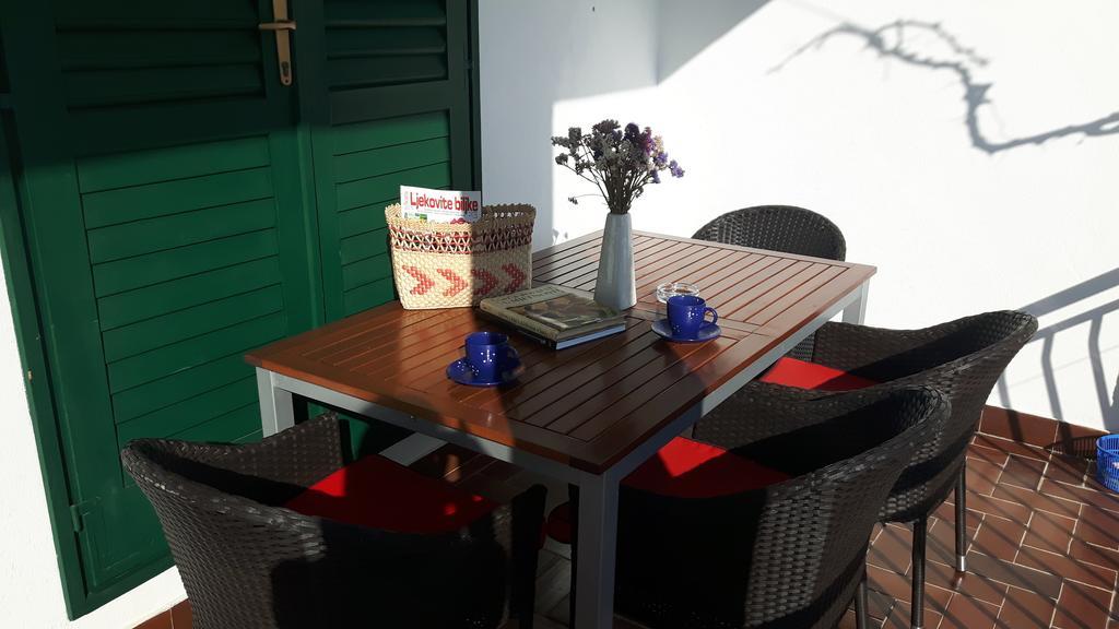 Apartments Davor Biograd Na Moru Eksteriør billede