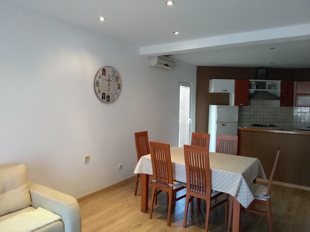 Apartments Davor Biograd Na Moru Eksteriør billede